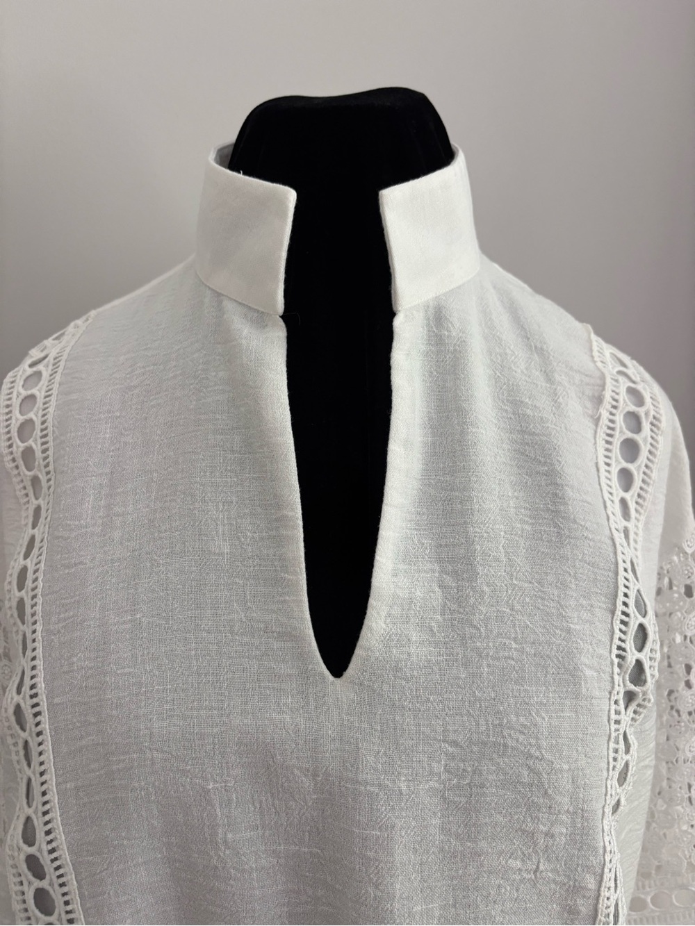 TUCKERNUCK Eyelet Jane Blouse White Crochet Resortwear Women’s Size L LIKE NEW - Picture 5 of 13